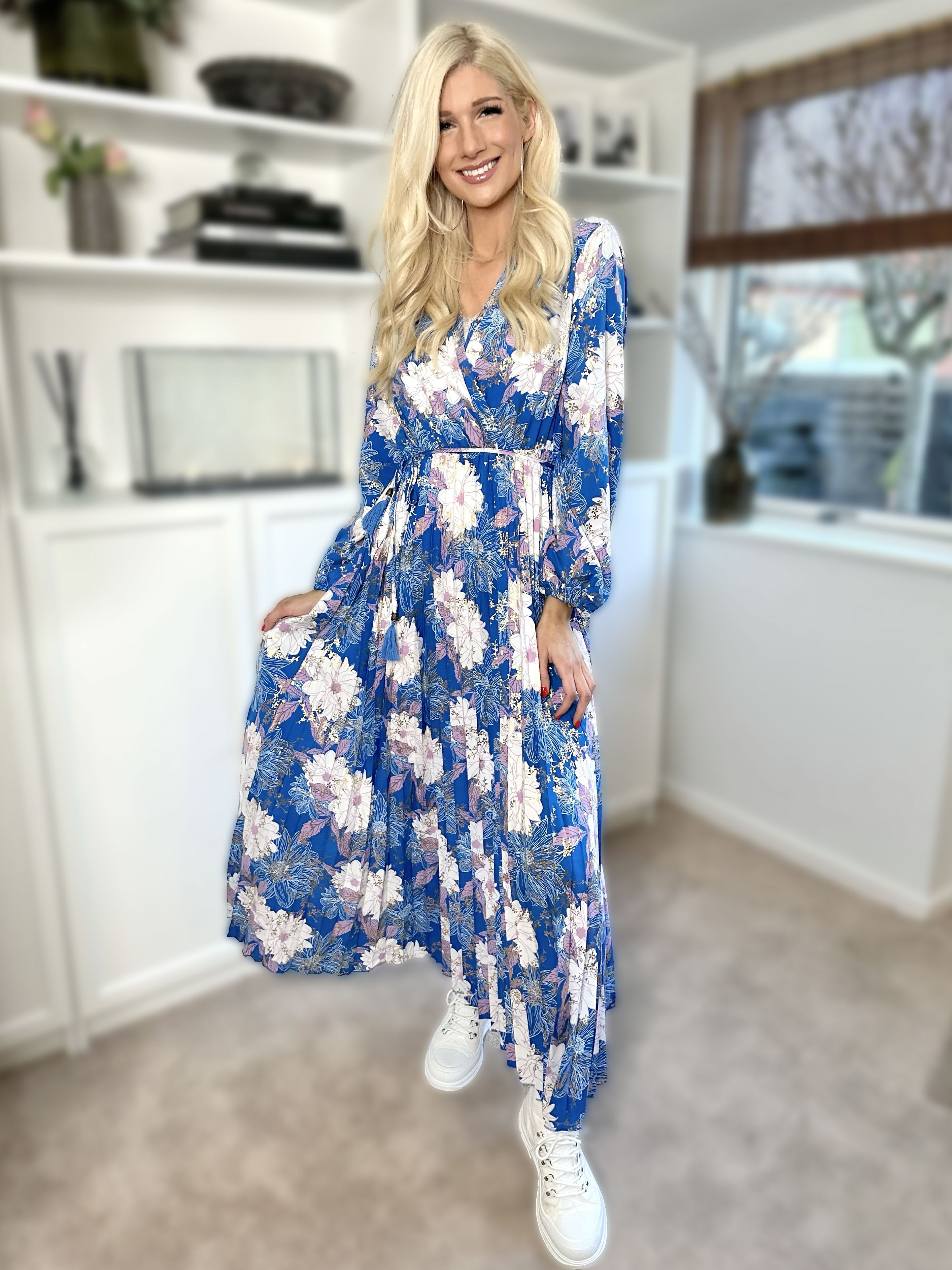 Marinella - Vacker lång klänning med blommönster